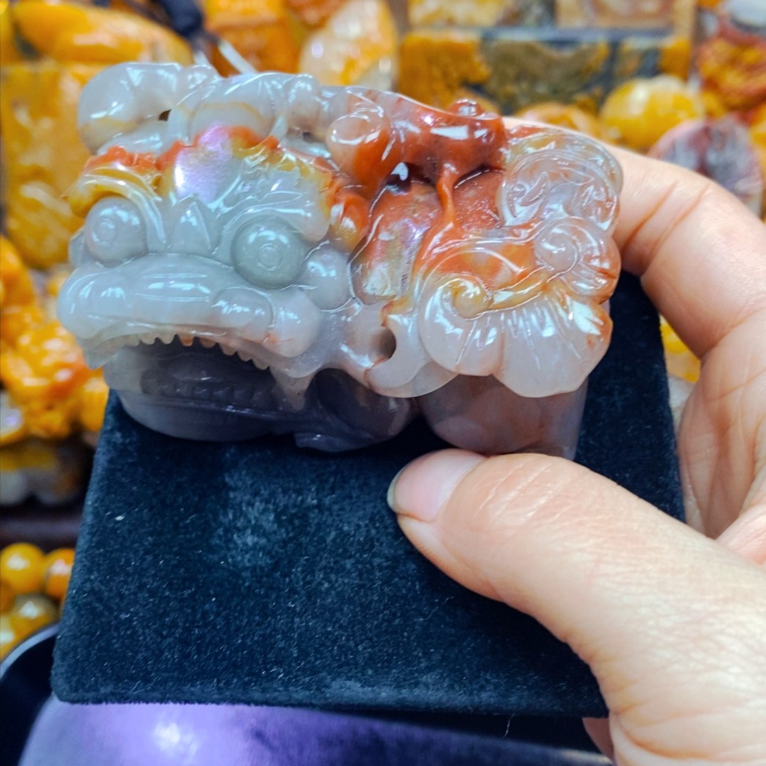 未镶嵌石英质玉（黄龙玉）颈饰