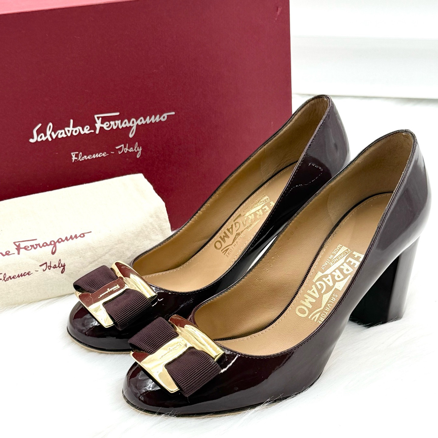 99新 FERRAGAMO/菲拉格慕 漆皮饰扣粗跟高跟鞋 36码 公价7k g229