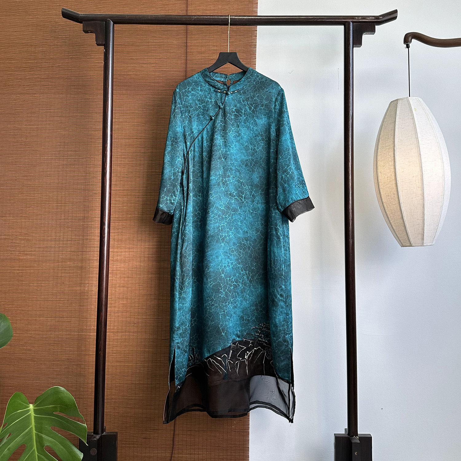 【250787】冰裂纹 工艺40姆米 刻花连衣裙