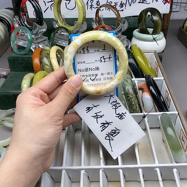 蛇纹石玉未镶嵌手镯