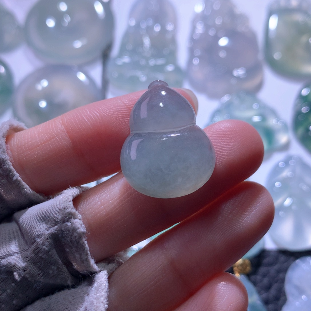 翡翠未镶嵌颈饰葫芦