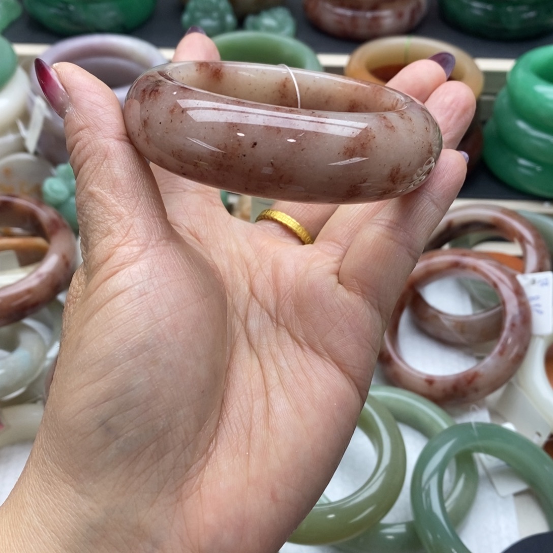 安***石英岩玉未镶嵌手镯