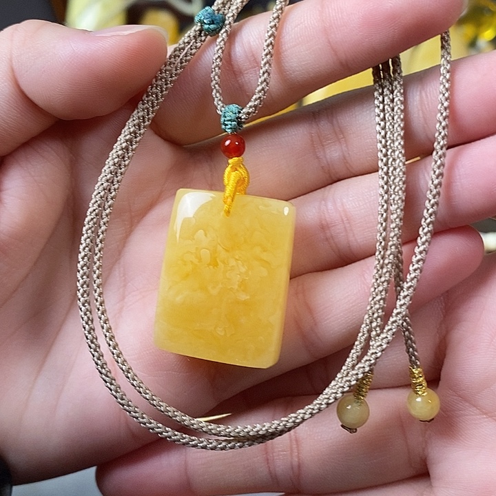 琥珀未镶嵌裸石无事牌