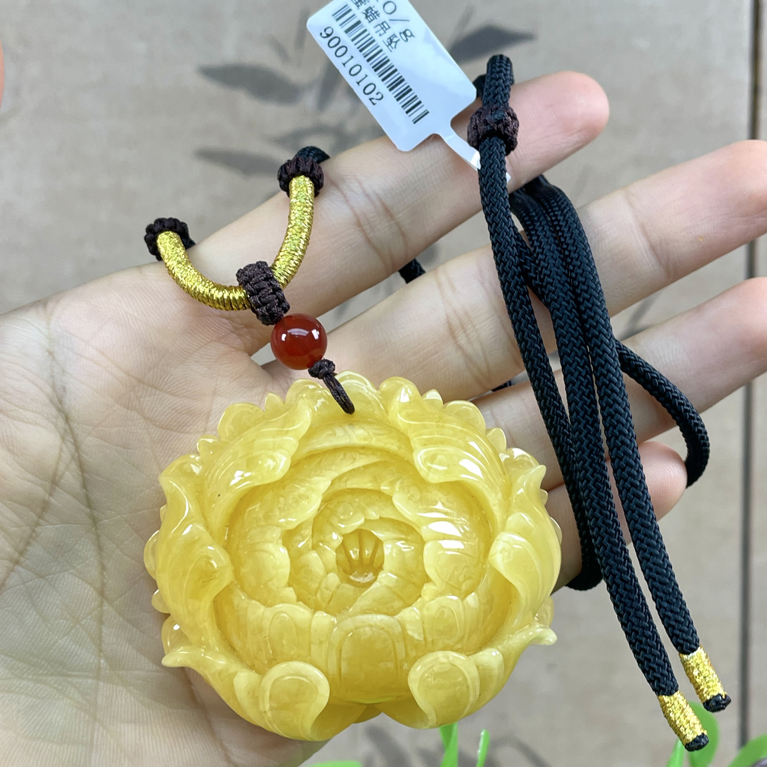 天然琥珀牡丹花吊坠50✖️61✖️27克重47.53
