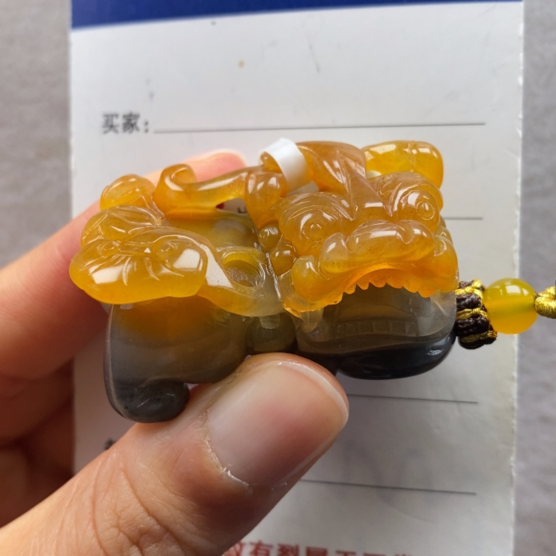 石英质玉（黄龙玉）未镶嵌颈饰