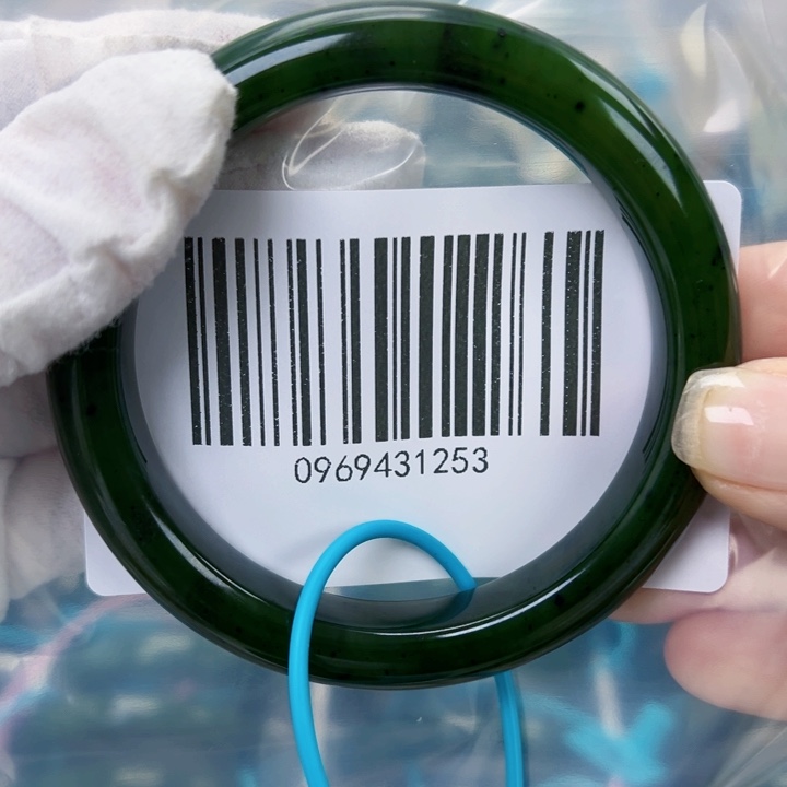 依***恋和田玉未镶嵌手镯包容61.4