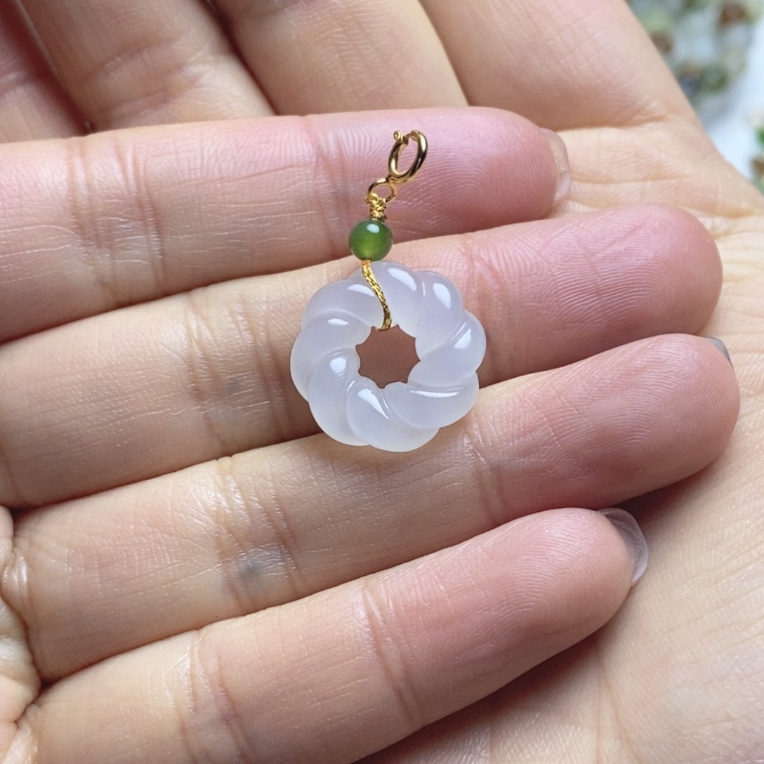 颈饰未镶嵌和田玉白冰莫比乌斯环吊坠素款