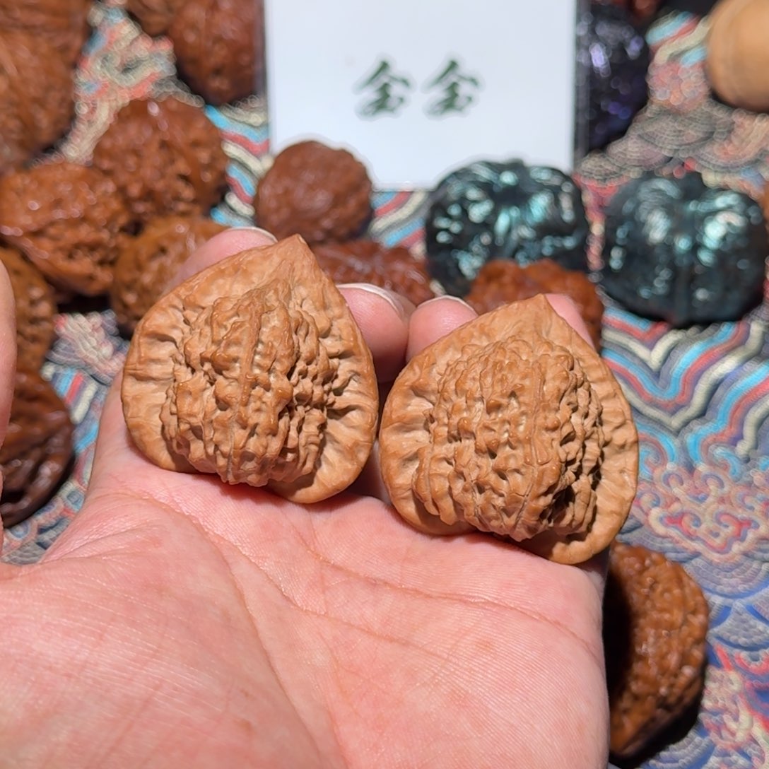 文玩核桃把件1975朱雀，尺寸41 35 41