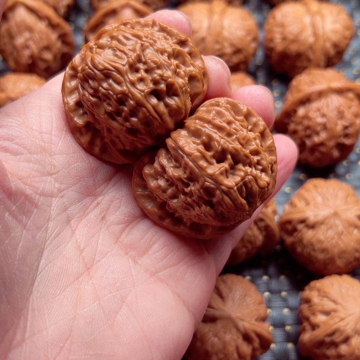 文玩核桃吊坠白狮子43