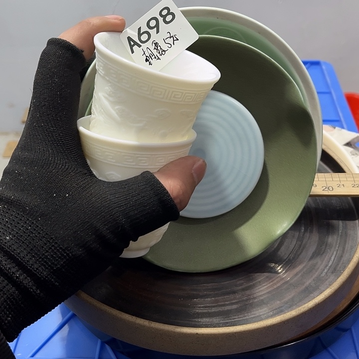 朝***。茶具默认微瑕瓷器、茶具、壶、摆件，介意勿拍 