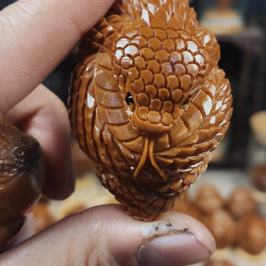 橄榄核吊坠张*行手工蛇7777777