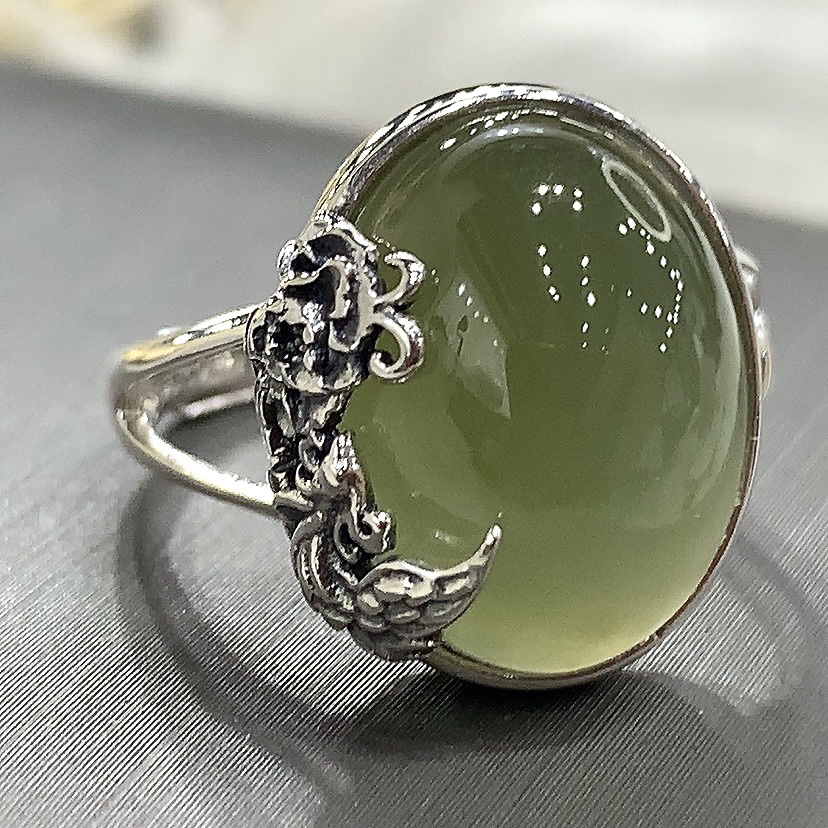 凤穿牡丹 椭圆青玉戒指