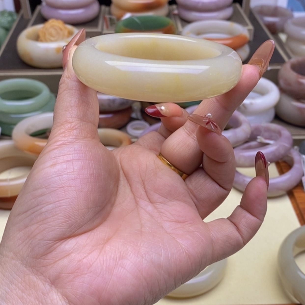 【闪购商品】石英质玉手镯未镶嵌g***p