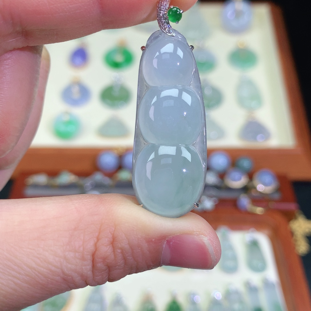 翡翠颈饰18K金镶嵌天然翡翠吊坠a货