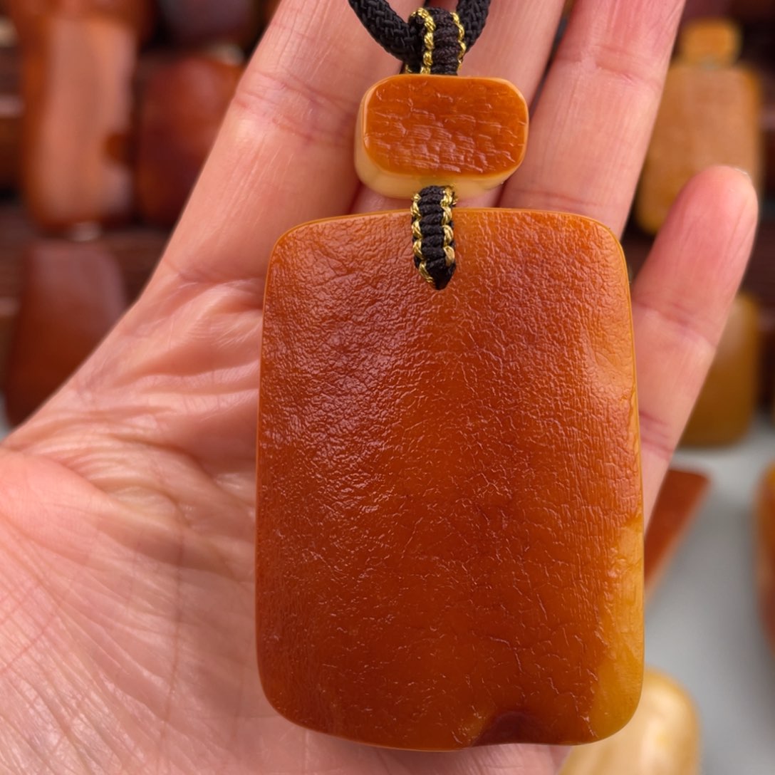 定制琥珀未镶嵌蜜蜡牌子