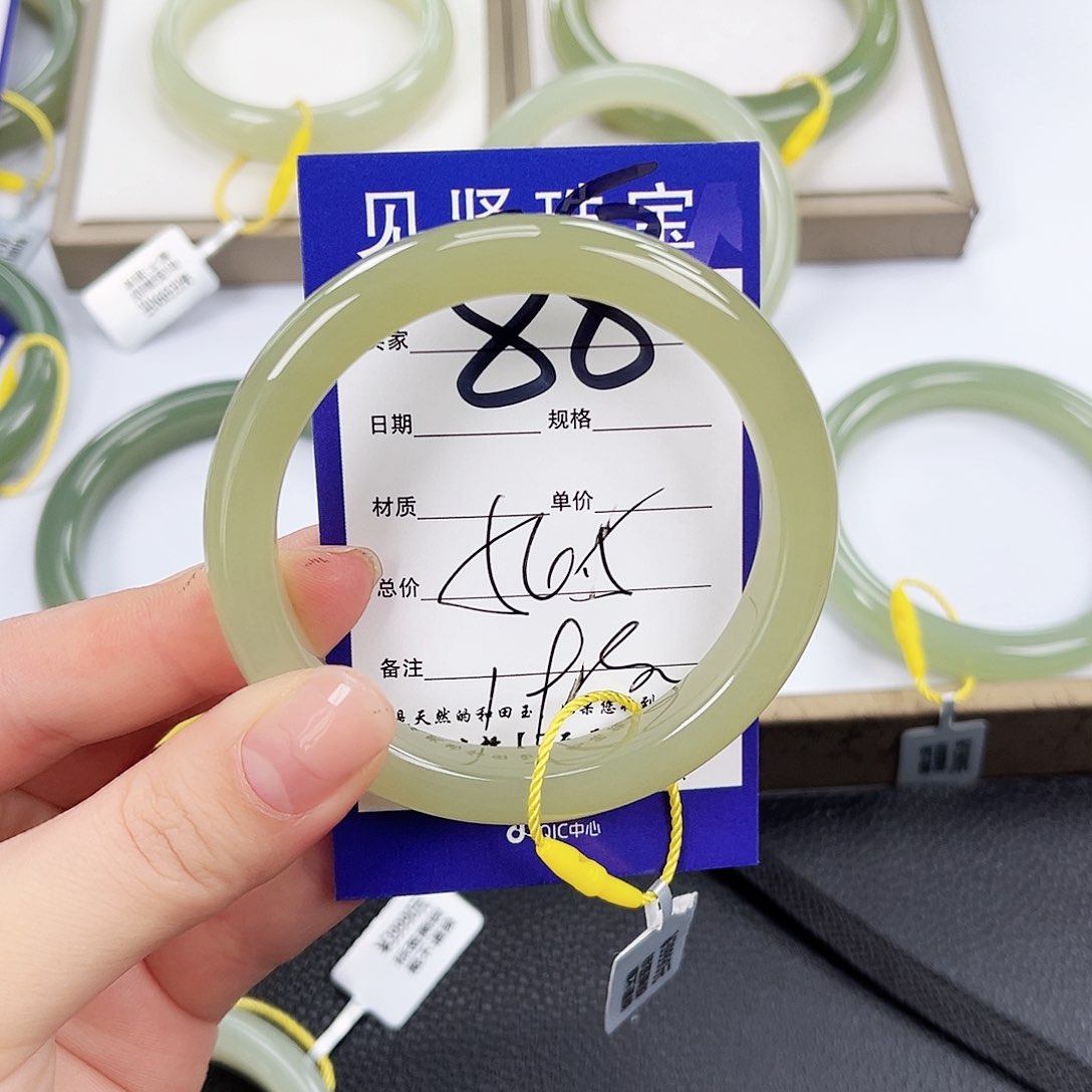 和田玉手镯未镶嵌