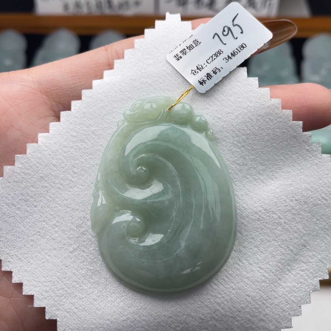 颈饰未镶嵌翡翠如意