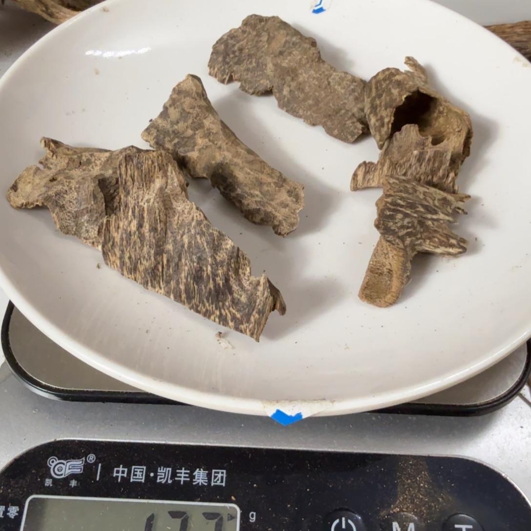 沉香碎屑沉香海南鸡母虫12克
