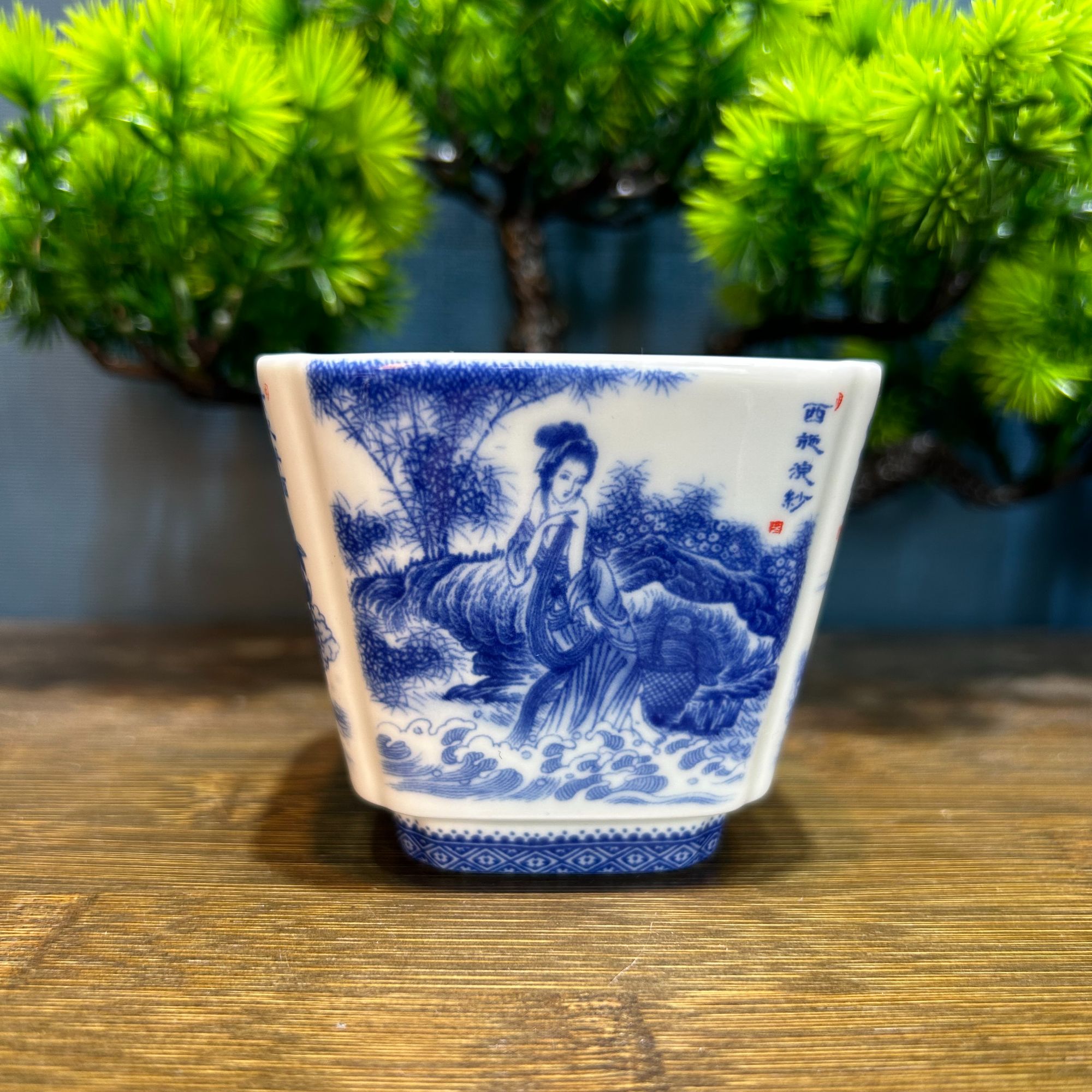 景德镇陶瓷四方青花人物主人杯