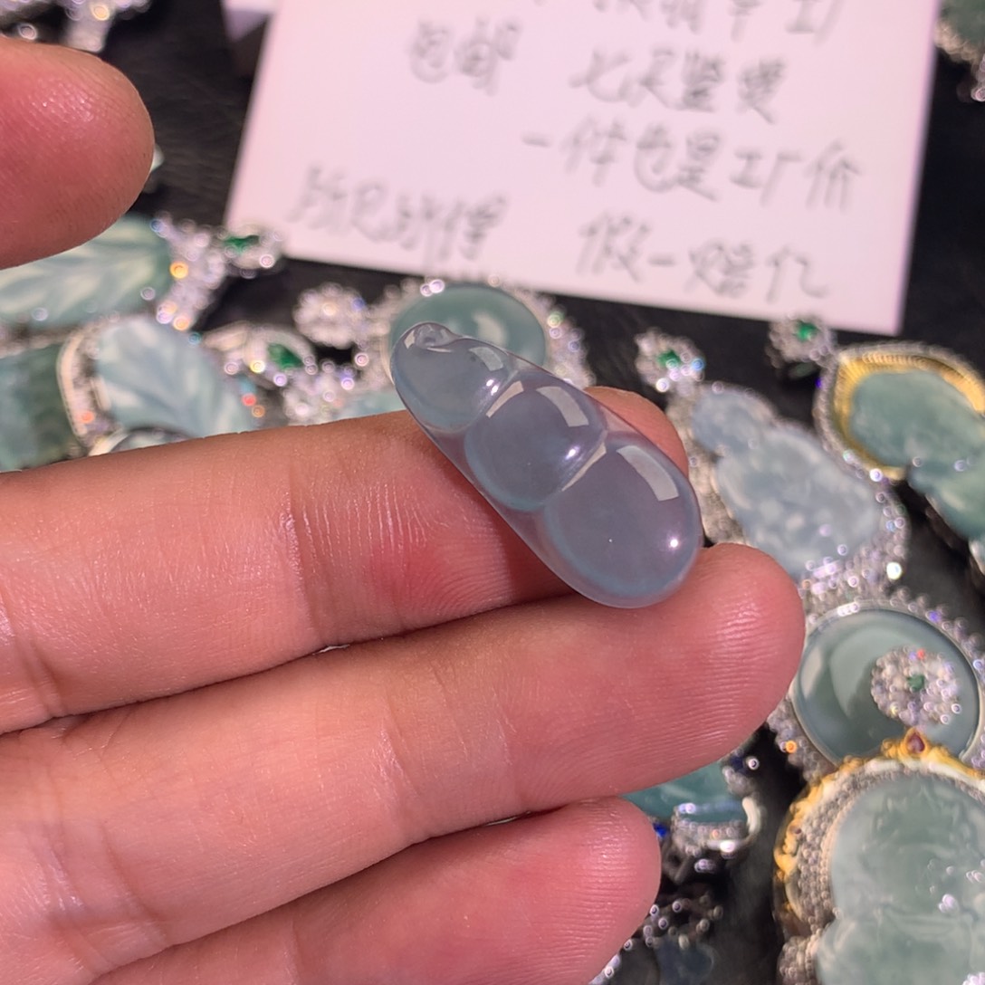 翡翠颈饰未镶嵌福豆