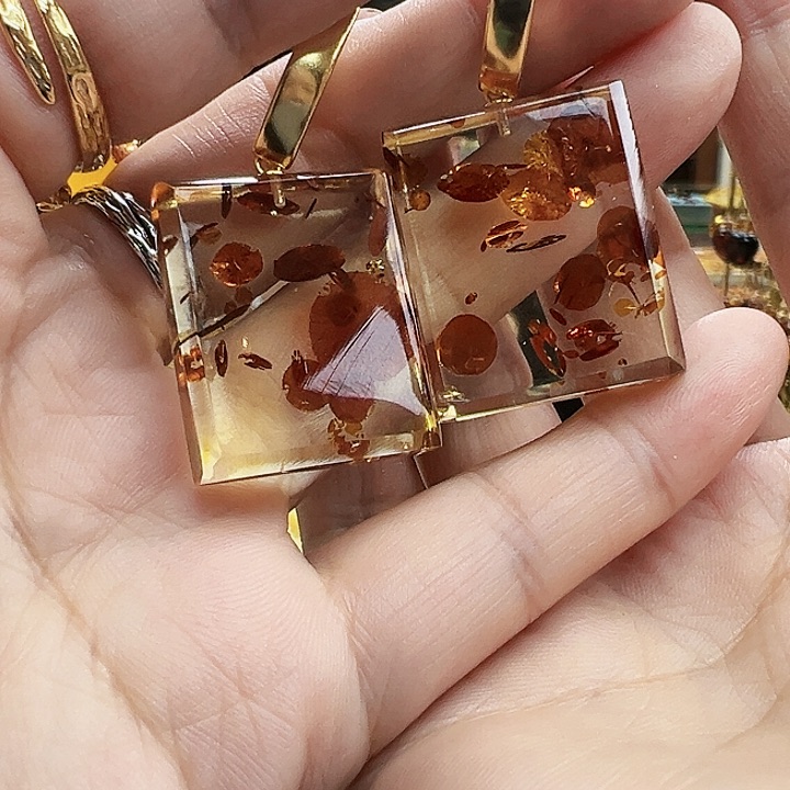 琥珀未镶嵌珠宝奇石