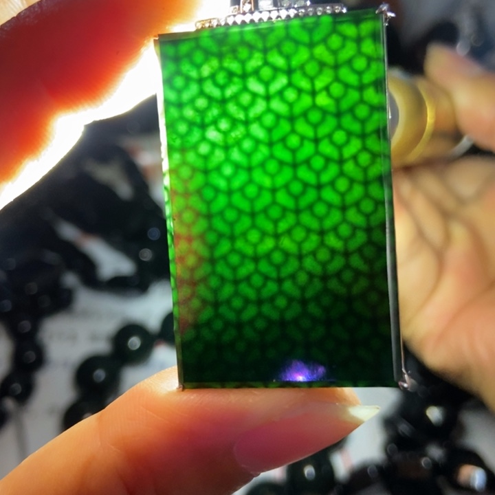 翡翠18K金镶嵌颈饰墨翠