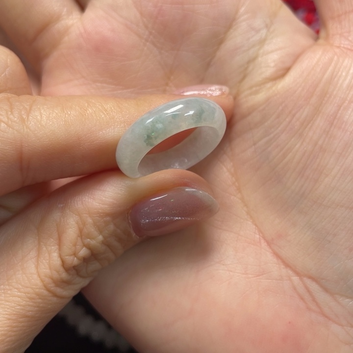 翡翠未镶嵌戒圈799999999