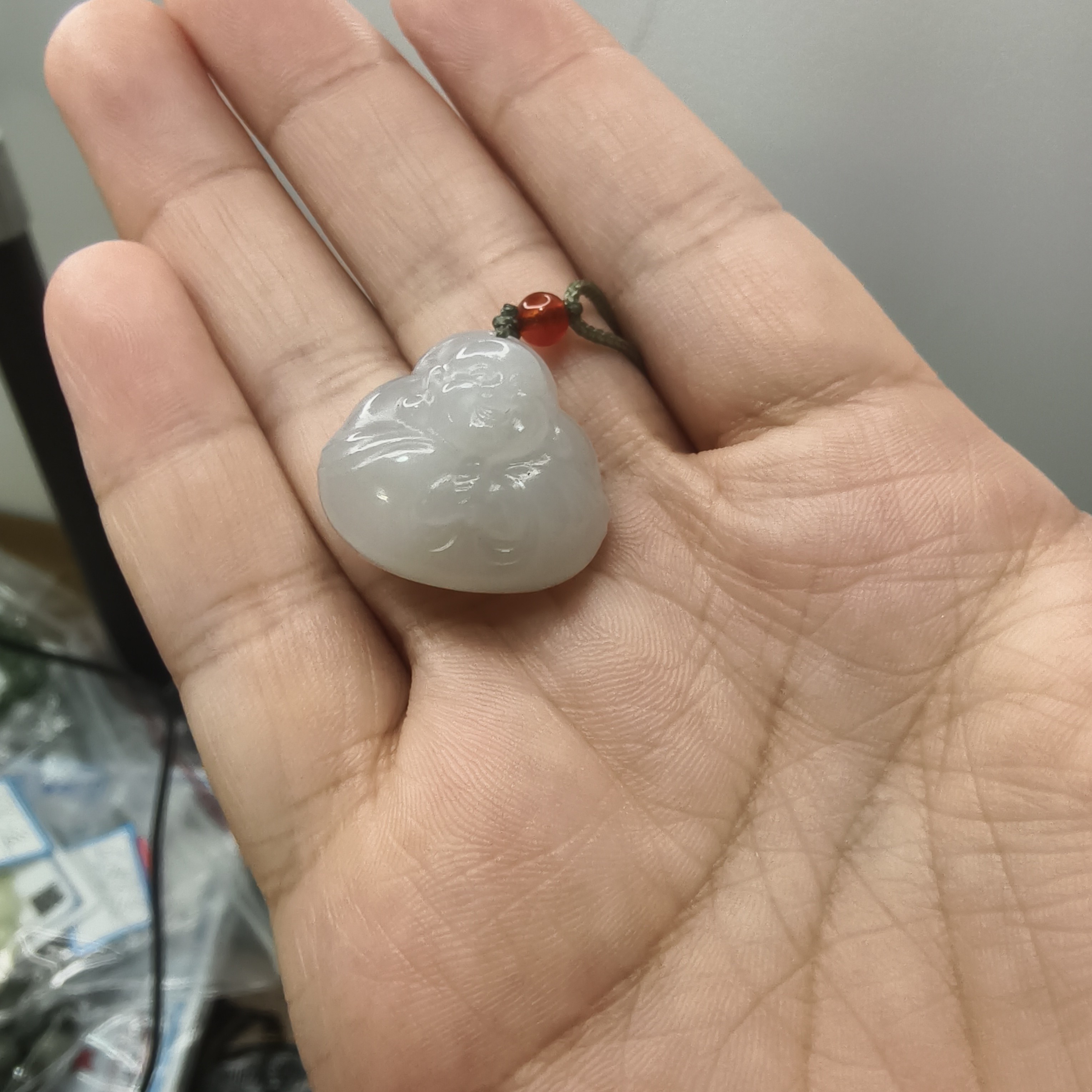 天然和田玉抱抱佛带证书默认瑕疵