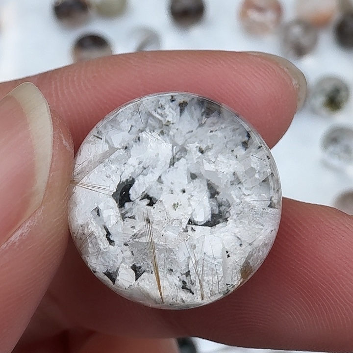 宋***悠未镶嵌珠宝半成品水晶