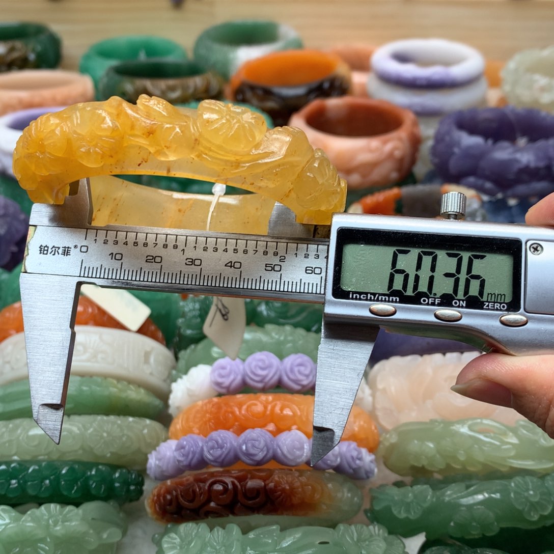 未镶嵌手镯石英质玉