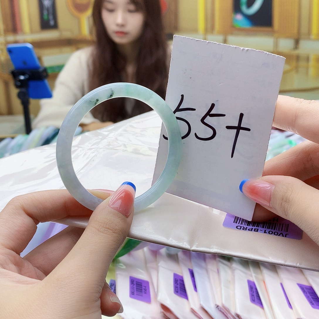 翡翠未镶嵌手镯0900……