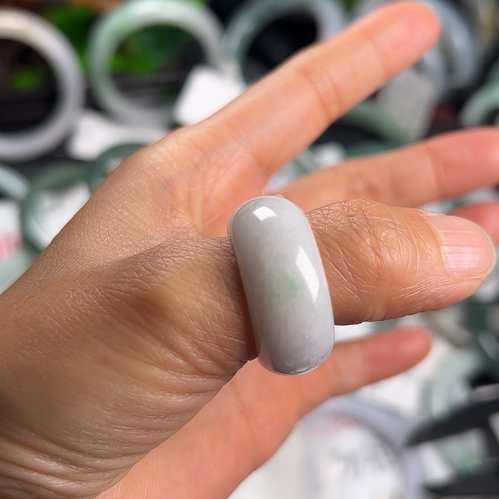 翡翠未镶嵌戒指纯天然缅甸A货翡翠白底青宽版戒圈19.5