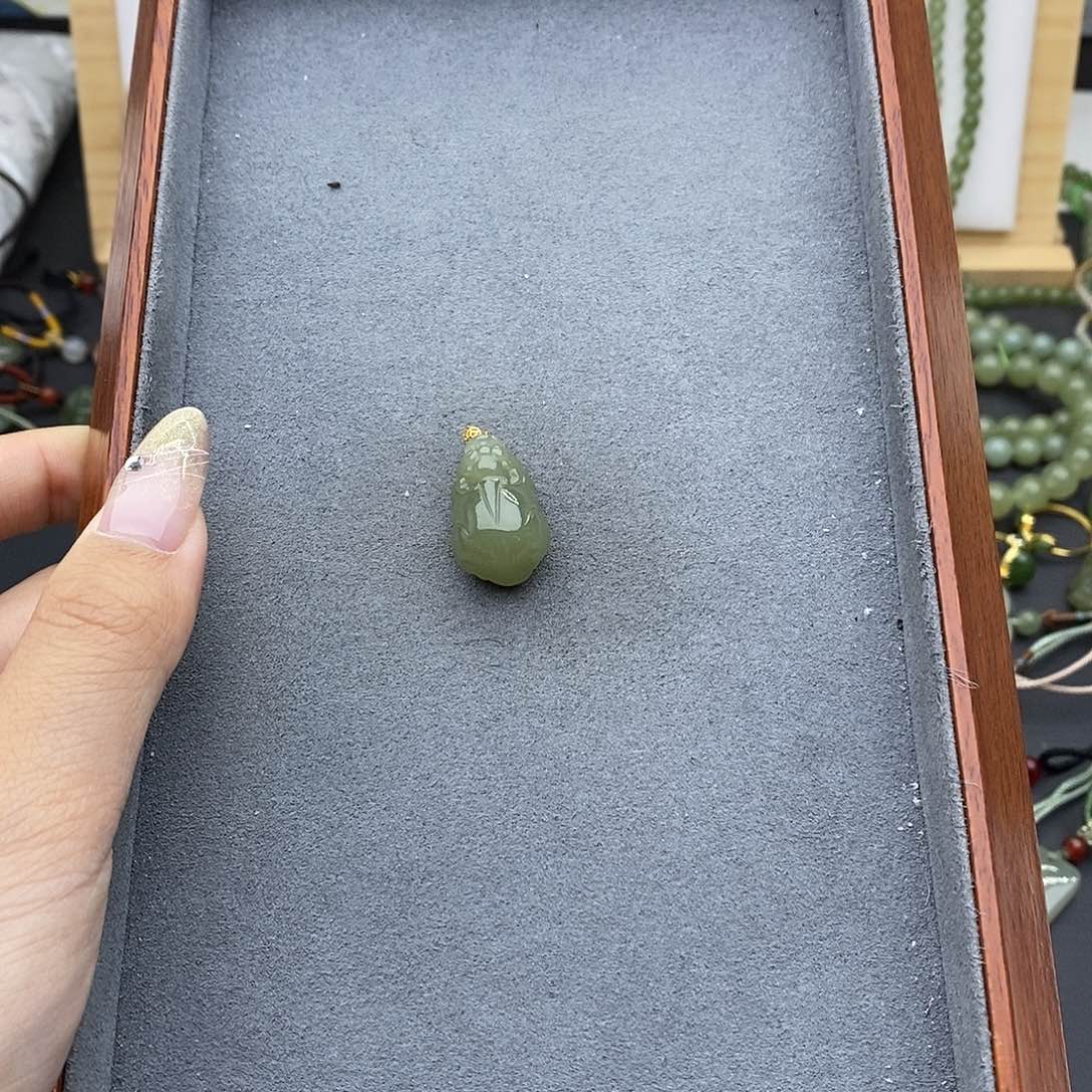 和田玉吊坠(不含链)18K金镶嵌