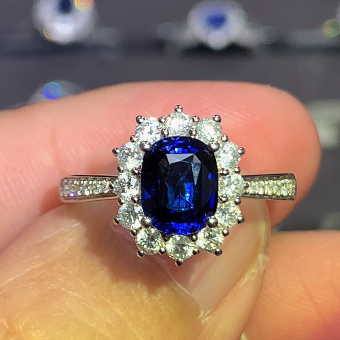 蓝宝石戒指18K金镶嵌