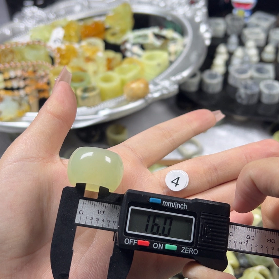 蛇纹石玉未镶嵌戒指