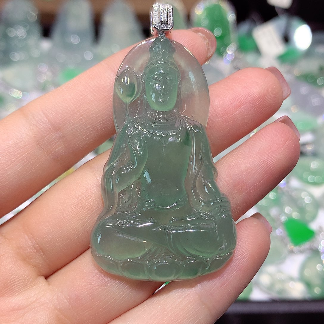 翡翠18K金镶嵌颈饰观音