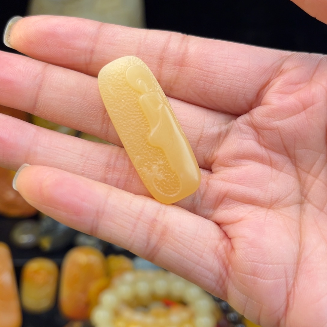 蓝***水石英质玉未镶嵌黄蜡石吊坠