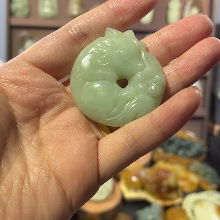 蛇纹石玉颈饰未镶嵌