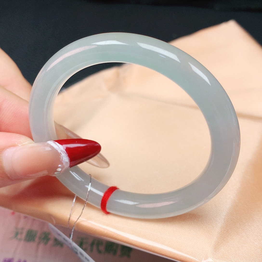 翡翠手镯未镶嵌52贵