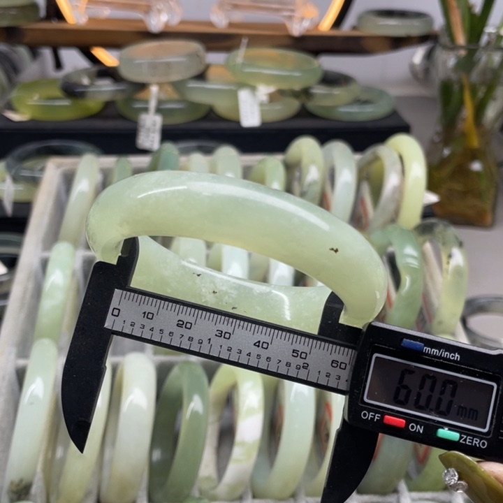 蛇纹石玉手镯未镶嵌178