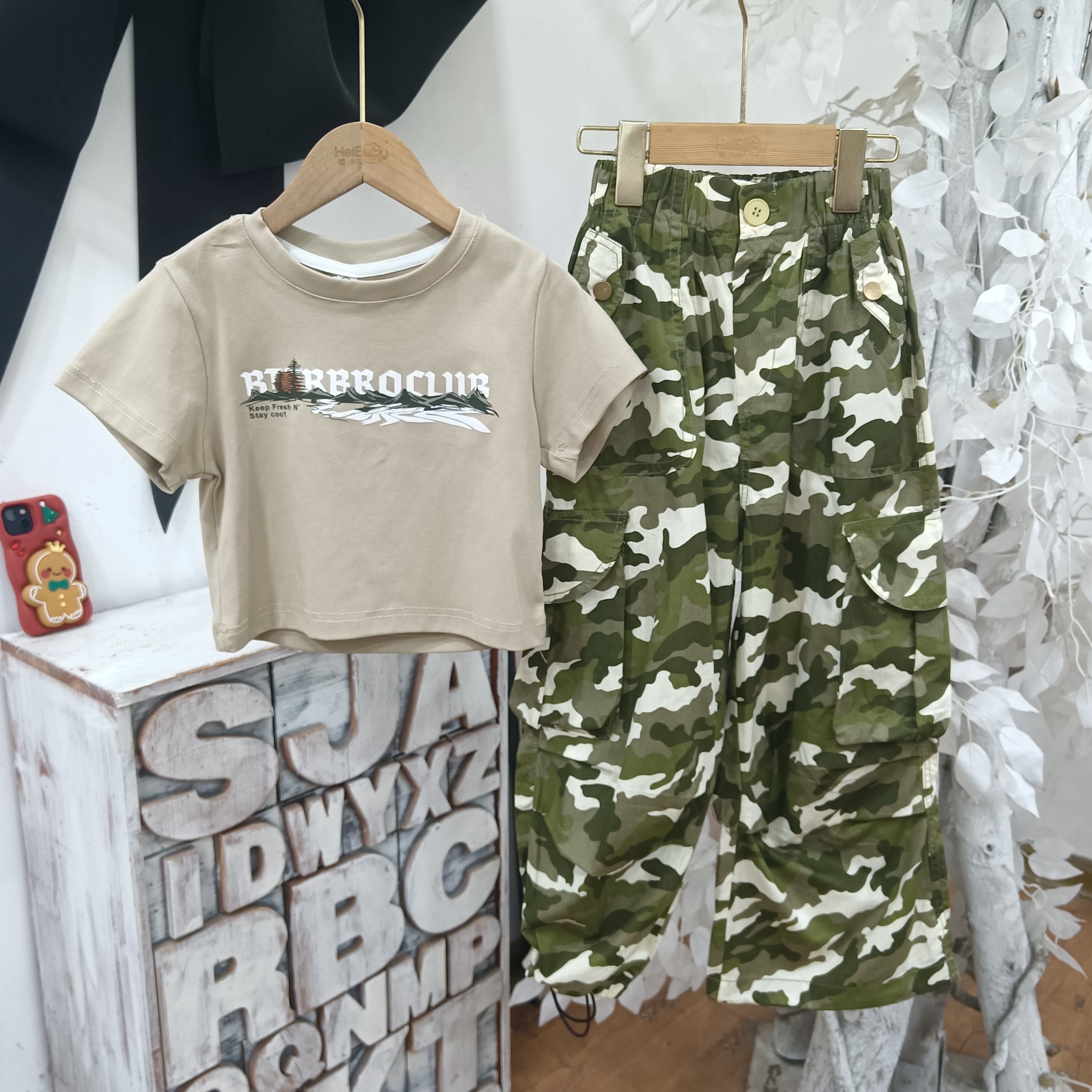 S305杏色短款上衣+浅迷彩工装裤套装