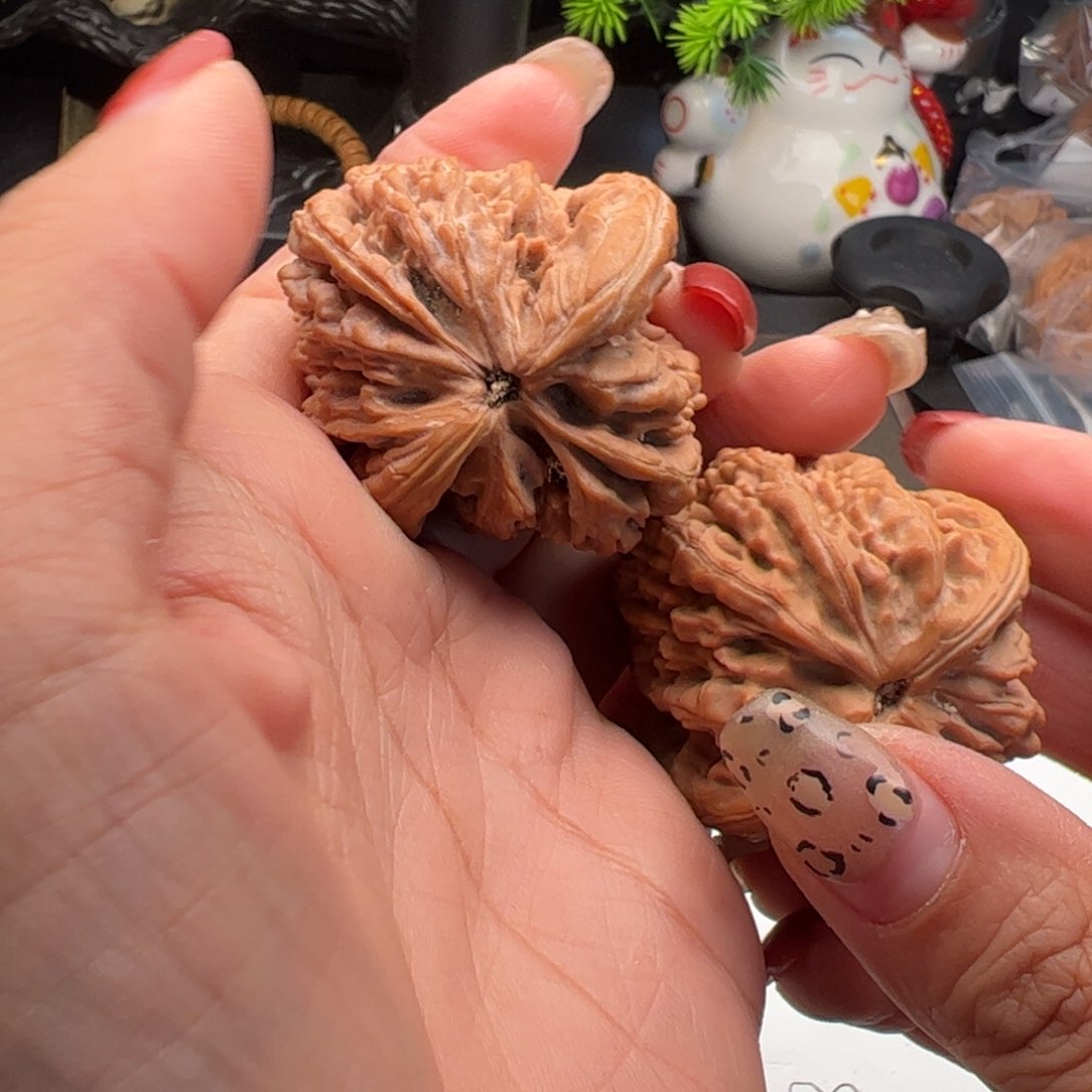 文玩核桃吊坠滢虎头王42