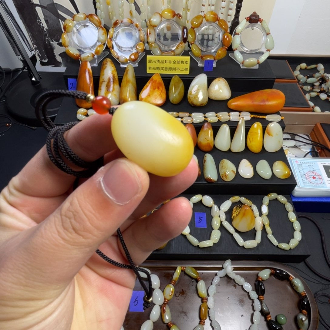 和田玉颈饰未镶嵌