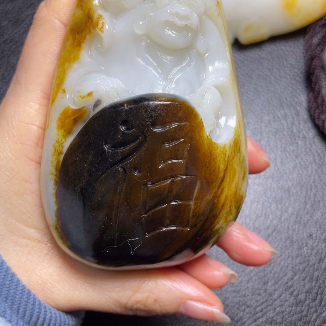 用***8和田玉未镶嵌颈饰