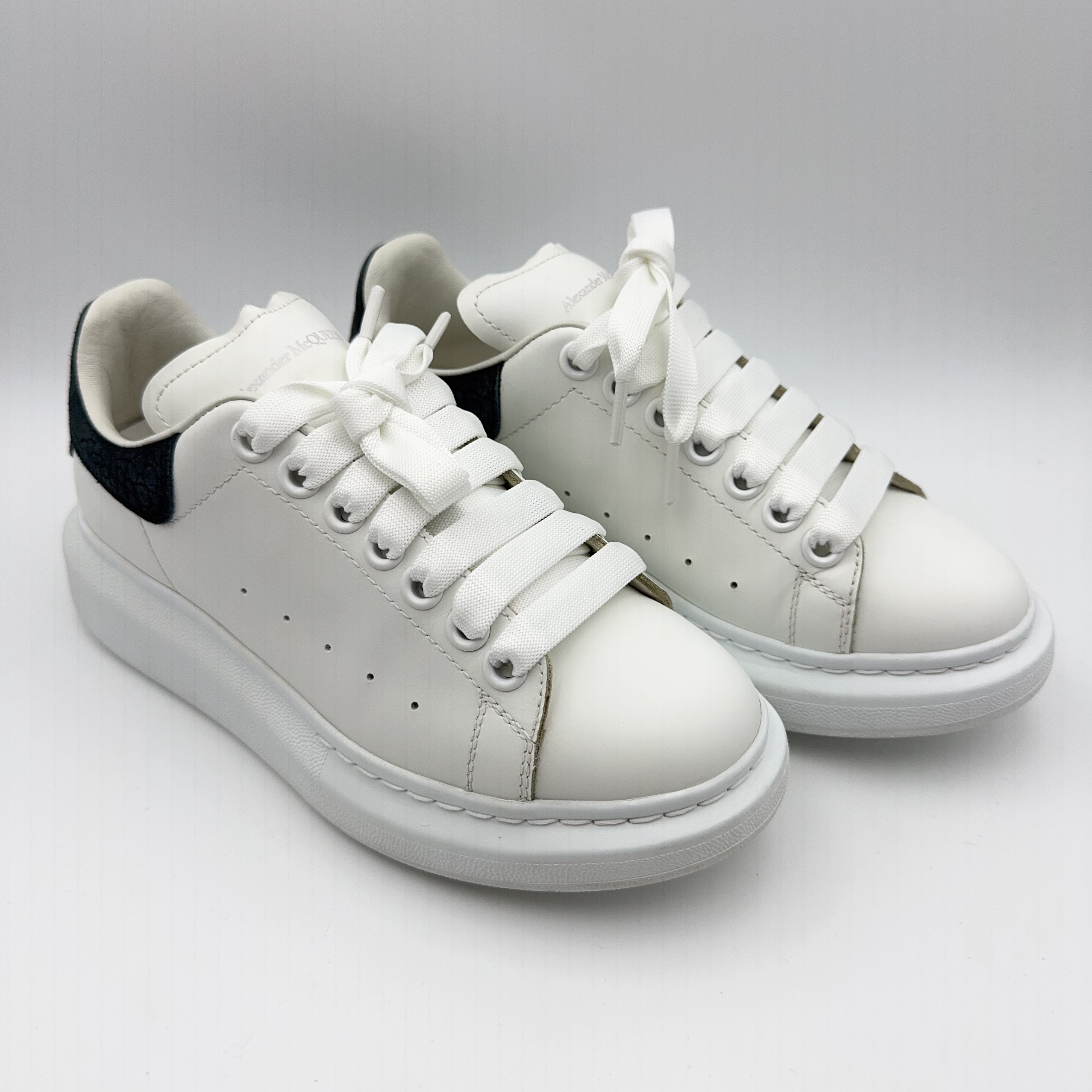 95新 Alexander McQueen/亚历山大·麦昆 /36.5码/经典黑尾板鞋