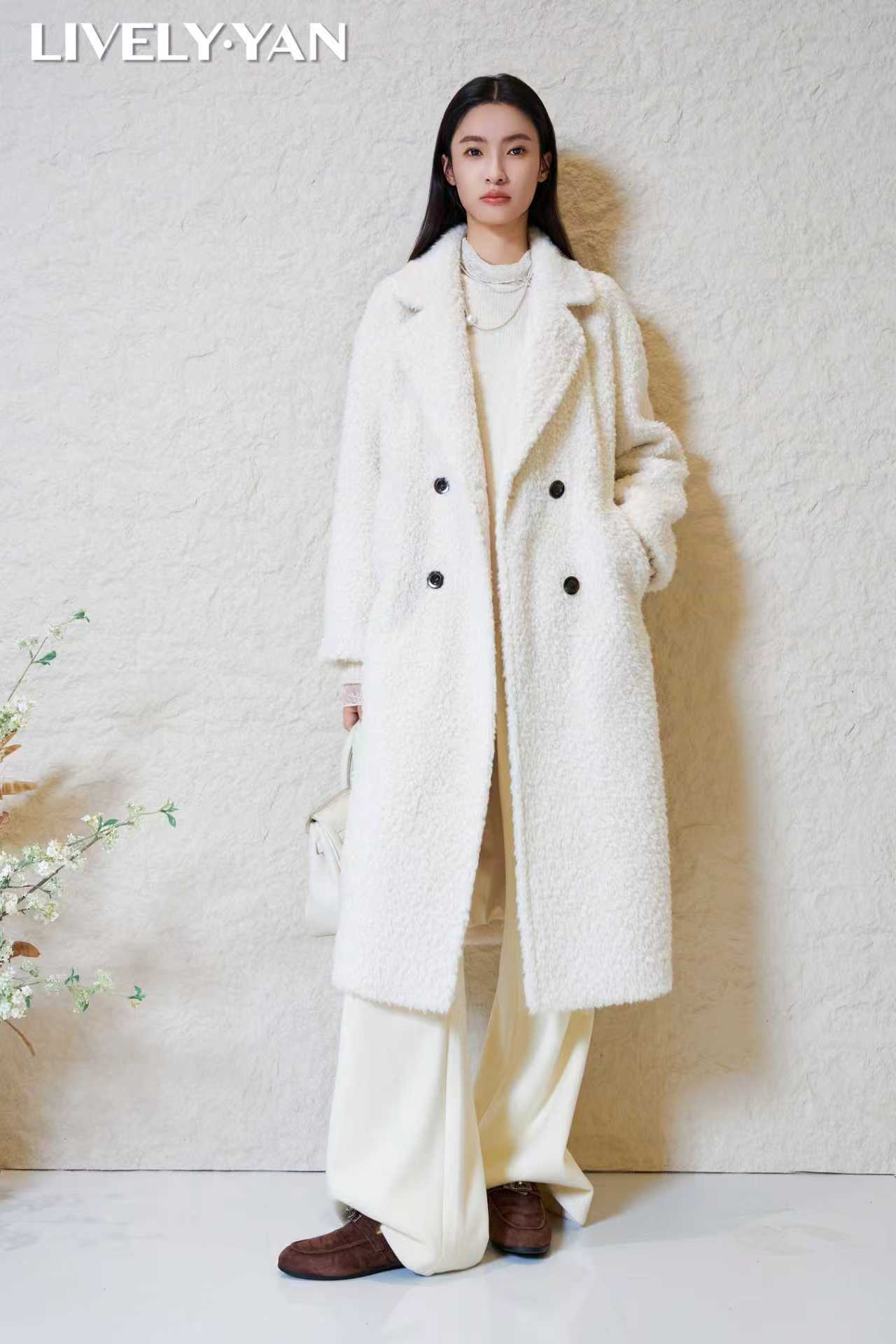 俪妍【LIVELY.YAN】25冬季新款大衣48250女士毛呢中长款颗粒绒大衣