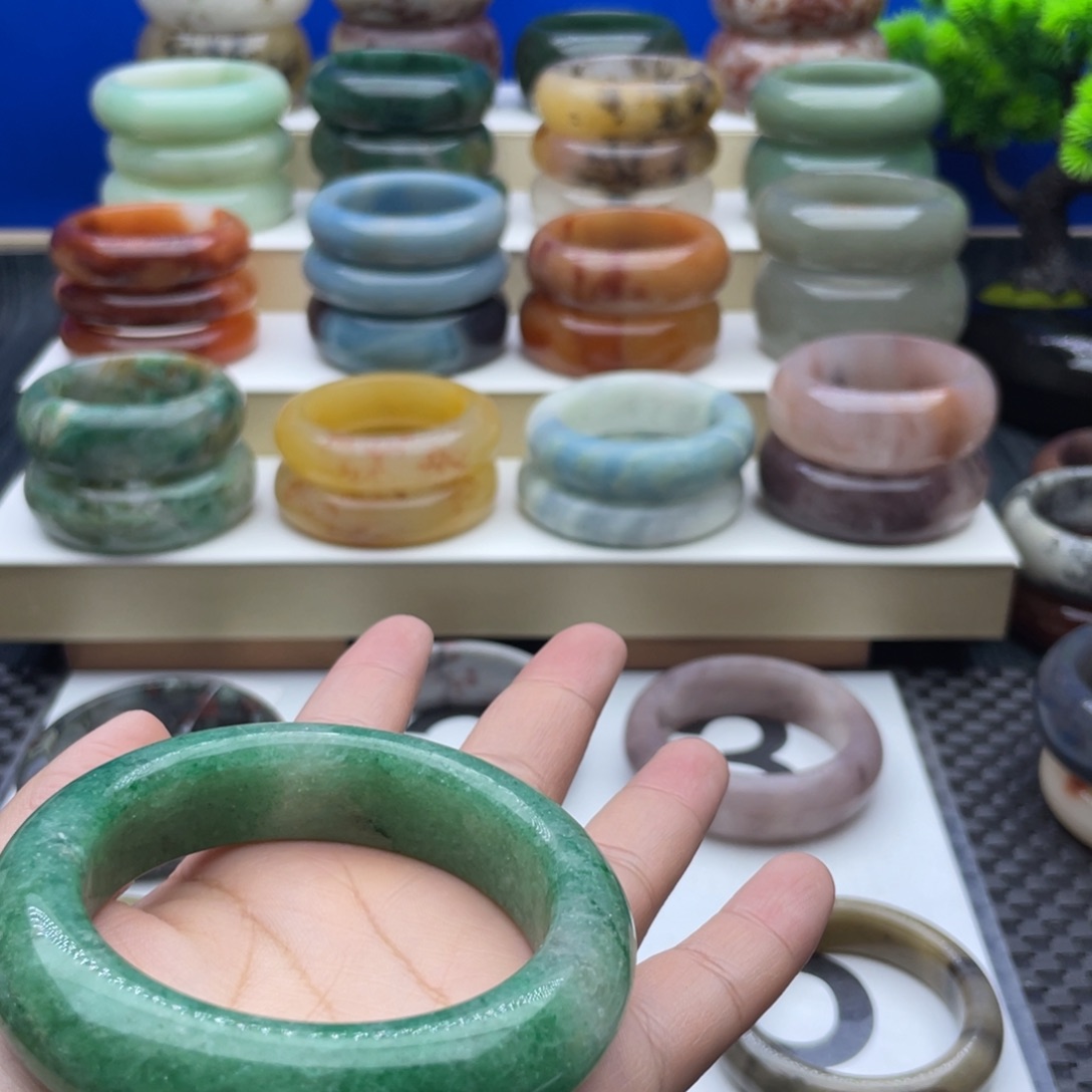 石英质玉手镯未镶嵌落****灵