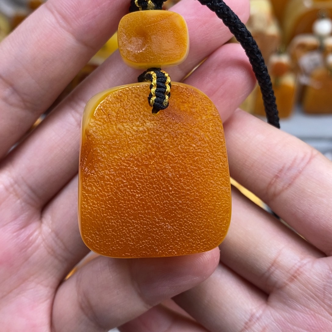 蜜蜡未镶嵌珠宝奇石