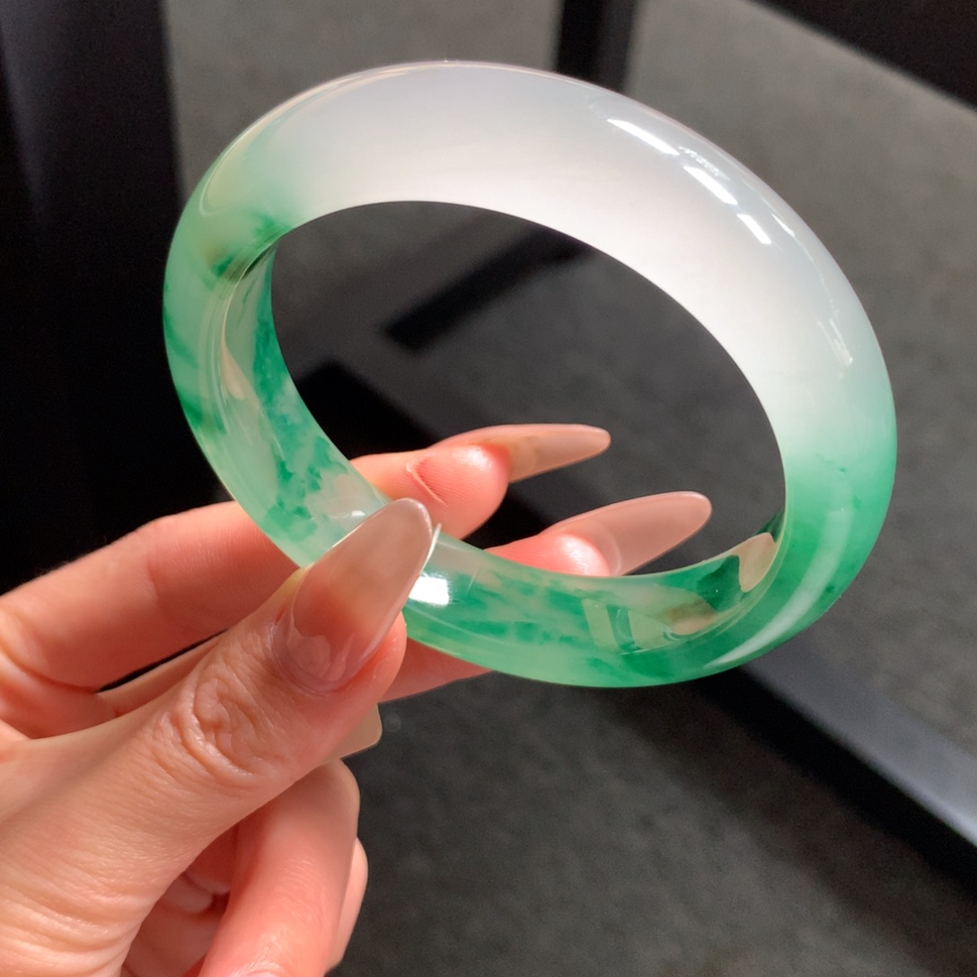 言***️石英质玉未镶嵌手镯