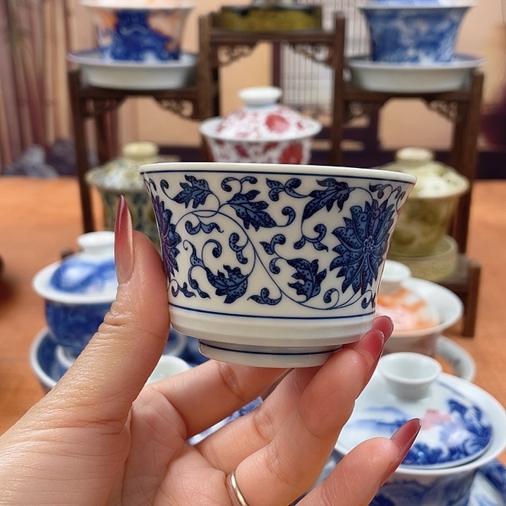 陶摆件青花缠枝莲马蹄主人杯